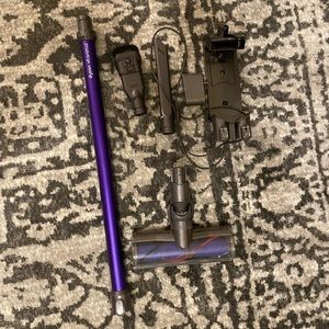 Dyson V6 Animal stick vacuum *does not hold charge